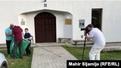 Serhiy Morgunov, fotograf iz Kijeva, tokom rada na dokumentarcu u Žepi, na istoku BiH, april 2024. 
