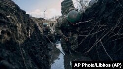 Luftime pranë qytetit të Bahmutit, fotografi nga muaji mars i vitit 2023.