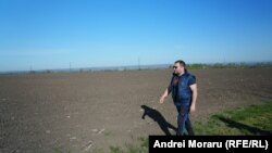 Agricultorul Dan Caraiman s-a născut cu o lună înainte de începutul războiul de pe Nistru. „Sperăm ca în regiune să fie bine, să fie libertate, să nu fie posturi, prostii și nevoi. Altceva nu ne trebuie. Și noi, încetișor, le facem pe toate”, spune tânărul de 32 de ani.