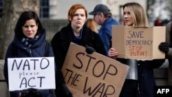 În 11 din cele 29 de țări, scorurile democrației au înregistrat scăderi. Cel mai mare declin într-un singur an l-a înregistrat Rusia, din cauza reprimării violente a celor care protestează împotriva invadării Ucrainei. 