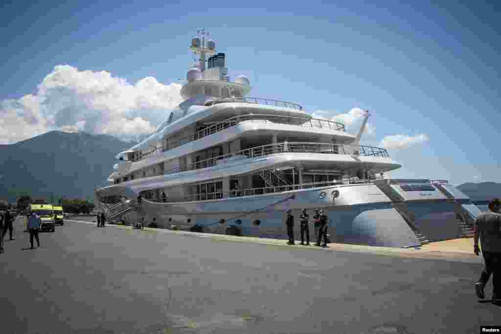 A mentőakció után átmenetileg ezen a jachton őrzik a migránsokat a görögországi Kalamáta kikötőjében.&nbsp;A mentés lassúsága miatt felmerül a parti őrség felelőssége. Görögország szerint ez minden idők egyik legnagyobb migránstragédiája, és háromnapos gyászt hirdetett