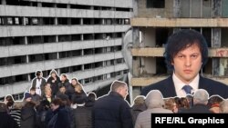 ფოტოილუსტრაცია. არავინ მოელოდა, რომ ახალი პრემიერ-მინისტრი წინამორბედის გადაწყვეტილებას ასე რადიკალურად შეცვლიდა.