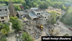 Egy orosz rakétatámadás helyszíne Harkivban 2024. június 23-án