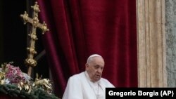 Papa Francisc rostind mesajul Urbi et Orbi la Vatican, 25 decembrie 2023