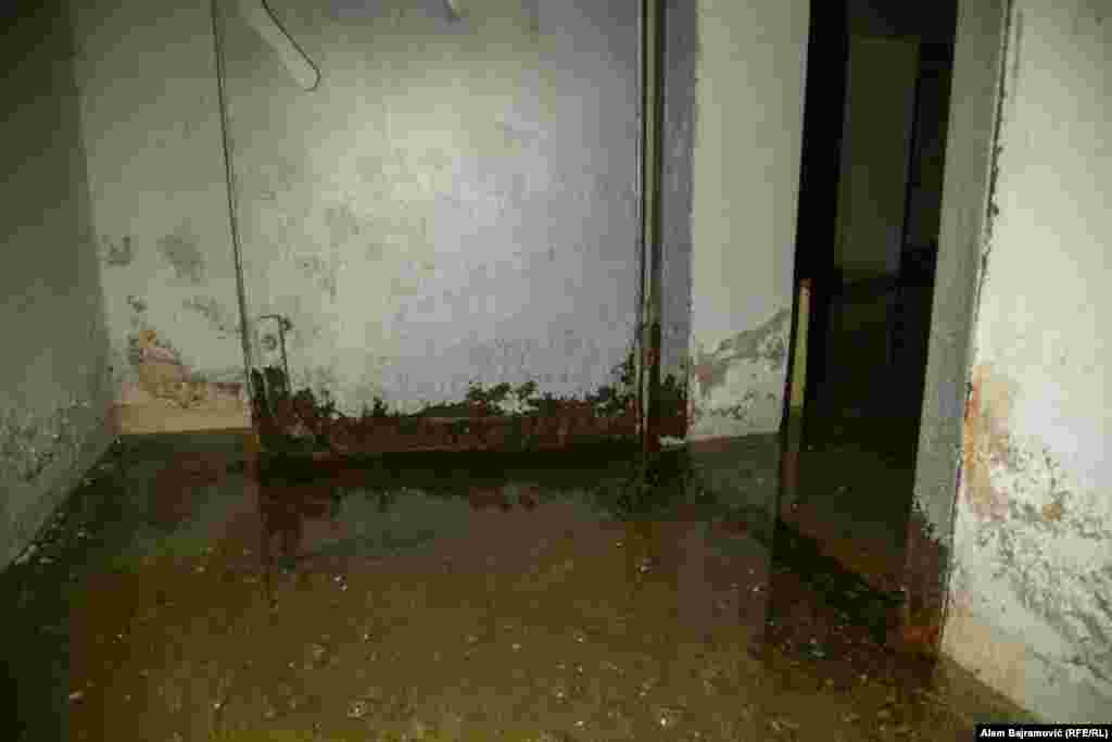 &quot;Sve i da mi angažujemo upravitelja da nam ukloni tu vodu, vrlo brzo će se ona vratiti. To zahtijeva jednu temeljitu sanaciju&quot;, kaže Krivošija.