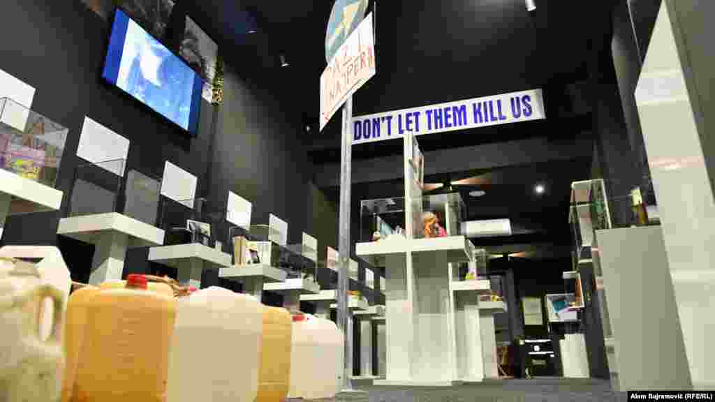 Upravnik muzeja Alen Leko kazao je za Radio Slobodna Evropa kako se Sarajlije osjećaju zapostavljeno, da se ne priča dovoljno o tome šta su oni sve preživjeli.&nbsp;