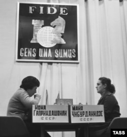 1978 წელს ბიჭვინთაში დაამარცხა მაია ჩიბურდანიძემ ნონა გაფრინდაშვილი