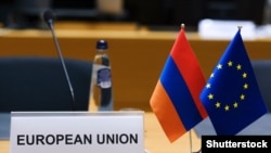 საილუსტრაციო ფოტო: სომხეთისა და ევროკავშირის დროშები 