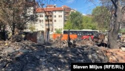 U "Anteni" živi više desetina romskih porodica, mnogi su raseljeni sa Kosova nakon rata 1999. Sedam kuća je izgorelo, a oko četrdeset ljudi je sada bez krova nad glavom, najviše dece, 5. avgust 2024.