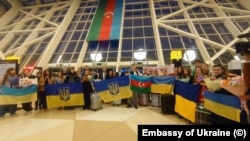 Очередная группа украинских детей, чьи родители находятся на войне, прибыла в Азербайджан для оздоровления и реабилитации, 1 октября 2023 года