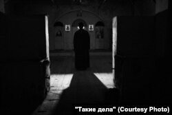 Mihail atya a falujában, az anciferovói templomban