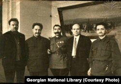 მარცხნიდან: სერგო ორჯონიკიძე, ბუდიონი, პიატაკოვი, ნესტორ ლაკობა