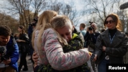 Повеќе од триесет деца се вратени кај своите семејства во Украина