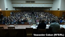 Президент Майя Санду возмутилась решением судей и созвала собрание Высшего совета безопасности (ВСП) на 20 марта, чтобы обсудить ситуацию в сфере юстиции.