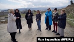 დიდი დიღმის მოსახლეობა ქარხნის მიმდებარე ტერიტორიაზე