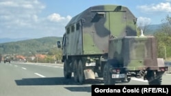 Возило на српската војска на патот од Врање кон Ниш, 23 септември, 2023.