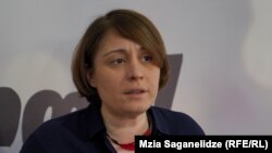 ელენე ხოშტარია