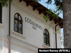 Din respect, spune Juranda, conacul din Rătești poartă numele boierului Grigorescu, cel care a locuit aici începând cu 1930.