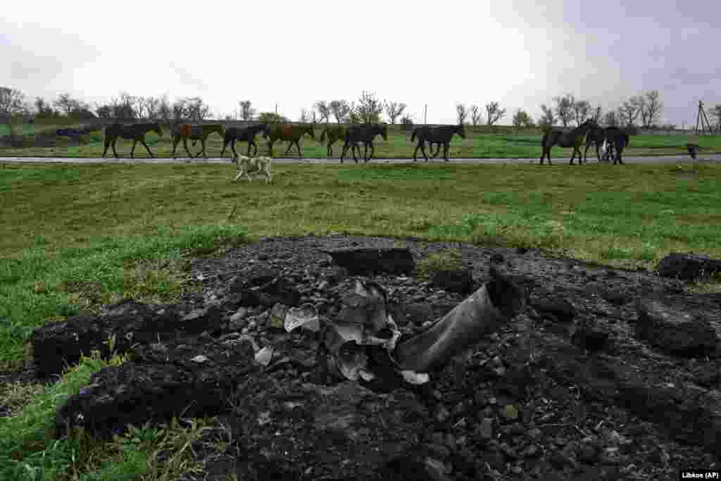 Orașul Avdiivka, înconjurat parțial, avea o populație de 31 de mii de locuitori înainte de război. A fost în mod repetat ținta atacurilor cu rachete, iar forțele rusești terestre încearcă să cucerească orașul.