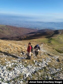 Jonuz Cana, duke u ngjitur në majën e Lubotenit në tetor të vitit 2022.