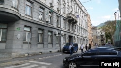Policijska vozila ispred sjedišta MUP-a Kantona Sarajevo (arhivska fotografija)