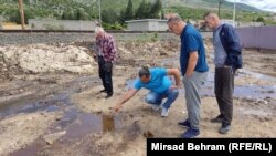 Pčelari kažu da je najveći problem poslije kiše, kada dolazi do rastapanja šećera, pomiješanog sa uljem iz vagona. Fotografija od 26. aprila 2024.