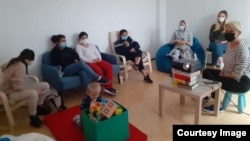 O fotografie de pe pagina de Facebook a Asociației Dream Project, făcută în timpul activităților unui grup de sprijin.