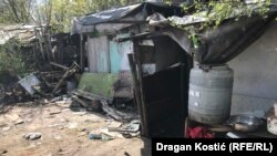 Ispred kuće meštanke romskog naselja "Antena" na Novom Beogradu Marice Pavlović.