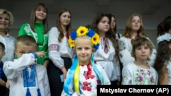 Föld alatti tanévnyitó, új orosz tankönyv – indul a háború második tanéve