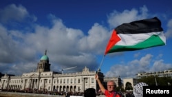 Manifestanți irlandezi în timpul unei demonstrații pro-palestiniene la Dublin. 14 octombrie 2023. Fotografie de arhivă.