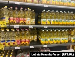 Produkte serbe në sasi të vogël në dyqanet e Kosovës.