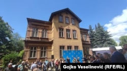 Objekat u kome se nalazi Kancelarija Ambasade Rusije je preko puta zgrade Vlade Republike Srpske, Banjaluka, 11. jun 2024. godine 