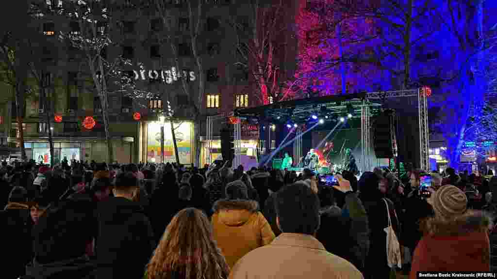 Според официјалниот изборен список, во Србија има околу 6,5 милиони граѓани со право на глас.