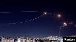 Čelična kupola, antiraketni sistem Izraela presreće projektile iznad grada Aškelona, 17. oktobar 2023. 