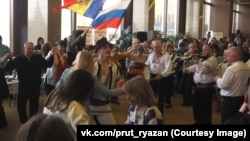 Moldoveni din organizația etno-culturală „Prut” din regiunea rusă Riazan participând, la Moscova, la o competiție, „Marțișor-2024”, împreună cu alte zece asemenea organizații ale moldovenilor din Federația Rusă