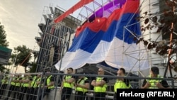 Privatno obezbeđenje ispred zgrade TV Pink, Beograd, 1. jul 2023.