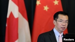 Ambasadorul chinez la Paris, Lu Shaye. Aici în decembrie 2014 pe vremea când era ambasador RPR la Ottawa, în Canada.
