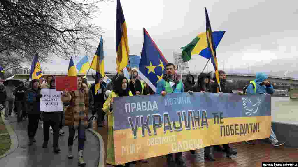 Učesnici skupa su se sa Trga Republike uputili ka Keju žrtava racije.