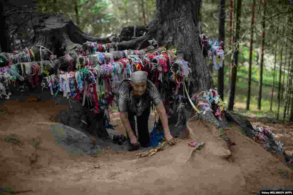 Ruski pravoslavni vernici na godišnjem Velikorečkom krsnom hodu, koji je jedno od najstarijih i najpoznatijih hodočašća u Rusiji, u čast ikone Sv. Nikole u ​​Kirovskoj oblasti.