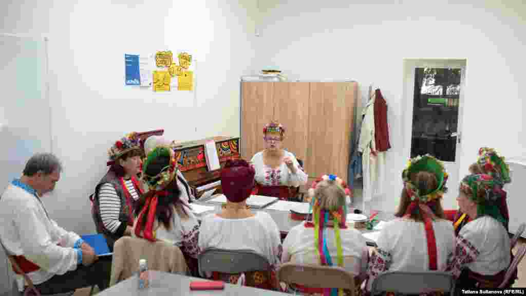 &bdquo;Am venit chiar de la începutul războiului, vom ține minte data toată viața &ndash; 5 martie 2022. Am început a cânta, apoi s-au alăturat și fetele care locuiesc demult aici, în Chișinău. A ieșit așa un cor, de amatori, pentru suflet&rdquo;, spune Iraida.