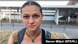 Mila Pajić, jedna od aktivistkinja koja učestvuje u pešačkoj akciji iz Beograda ka Loznici u zapadnoj Srbiji, kako bi prisustvovala ekološkom protestu protiv iskopavanja litijuma u tom delu zemlje, 25. jun 2024.