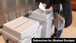 Szavazat leadása egy Hajdú-Bihar vármegyei településen 2024. június 9-én