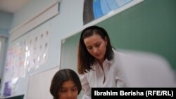 Dinore Jetullahu, nastavnik centra za dodatno učenje u Gadimeu, Lipljan.