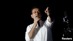 Gradonačelnik Istanbula Ekrem Imamoglu obraća se pristalicama nakon prvih izbornih rezultata, Istanbul, 1. aprila 2024.