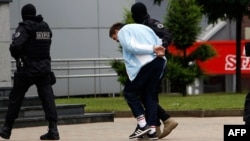 Privođenje osumnjičenog u Sarajevu, 3. septembra 2014. (Ilustrativna fotografija)