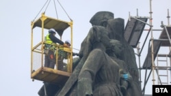 Фигурите се режат на парчета, 13 декември 2023 г.