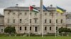 Palestinska, ukrajinska, irska i zastava EU vijore ispred Leinster Housea u Dublinu, Irska, 28. maja 2024.