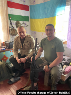 Babják Zoltán (b) egy frontharcossal