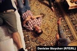 Кадър от приятелско събиране през 2015 г.