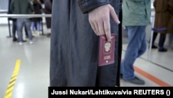 Rus čeka u redu na graničnom prijelazu Finskoj, 25. 9. 2022. (Ilustrativna fotografija)